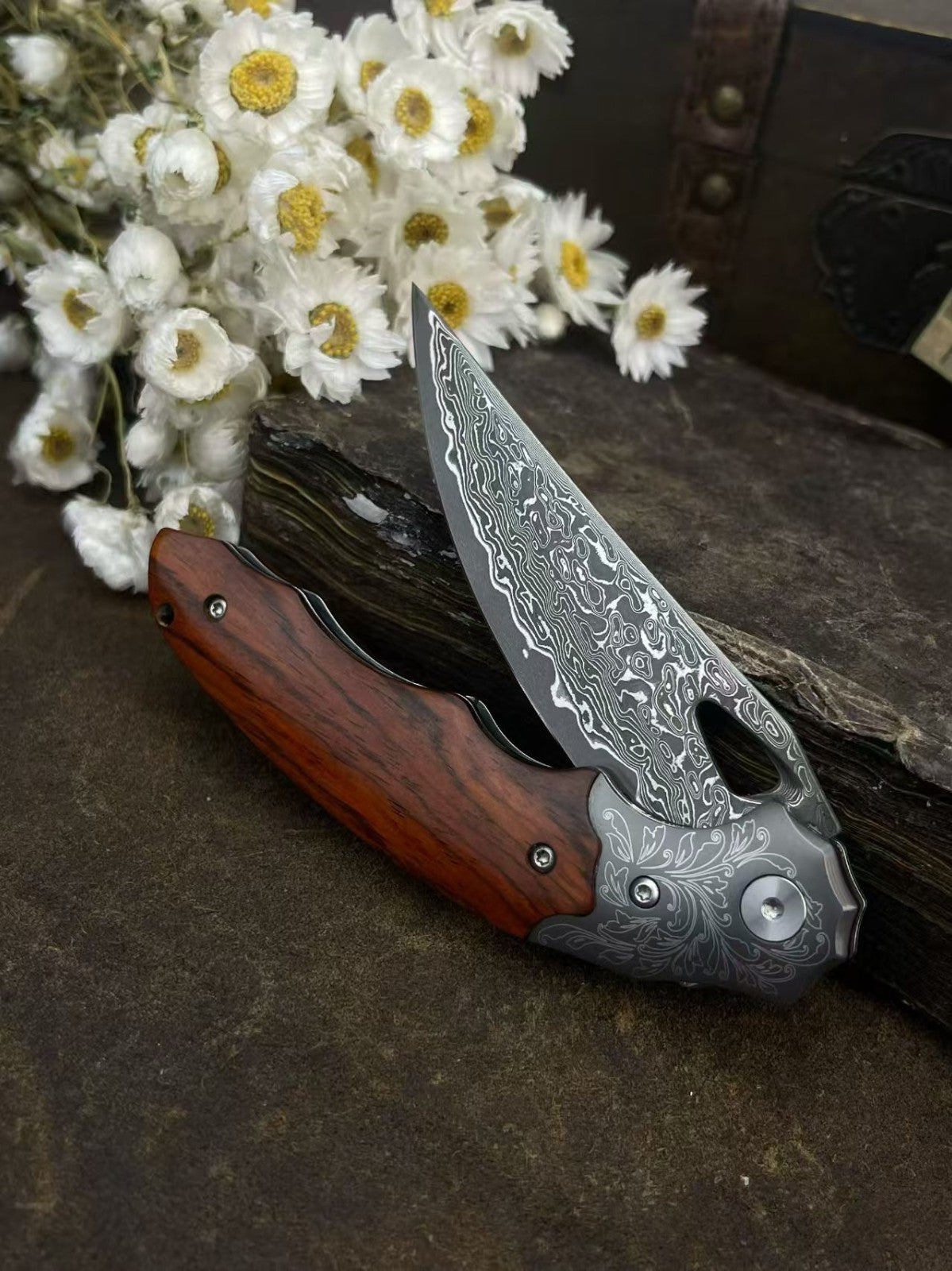 8'' New Folding Knife VG10 Damascus Blade Wood Handle Camping Knife VTF41