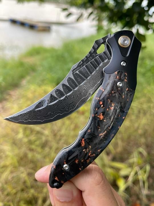 New Fast Opening VG10 Damascus Steel Blade Pocket Camping Folding Knife VTF104