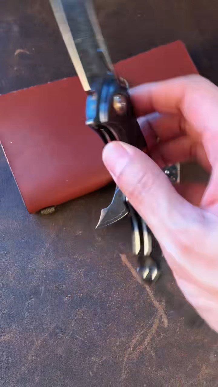 New FoldingKnife Damascus Blade Pocket Camping Outdoor Utility Knife VTF172