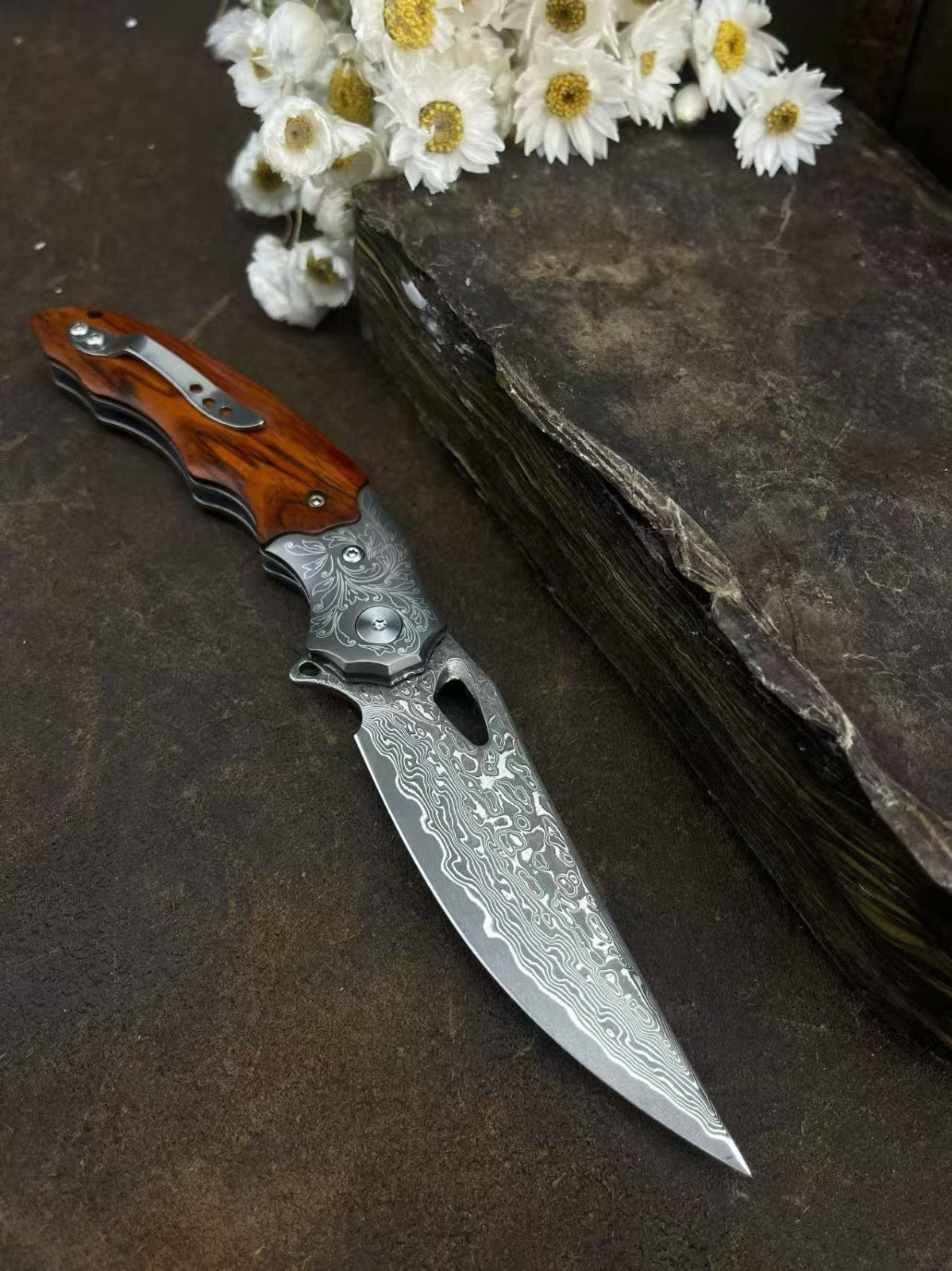 8'' New Folding Knife VG10 Damascus Blade Wood Handle Camping Knife VTF41