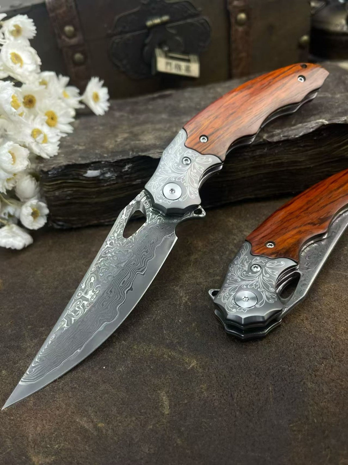 8'' New Folding Knife VG10 Damascus Blade Wood Handle Camping Knife VTF41