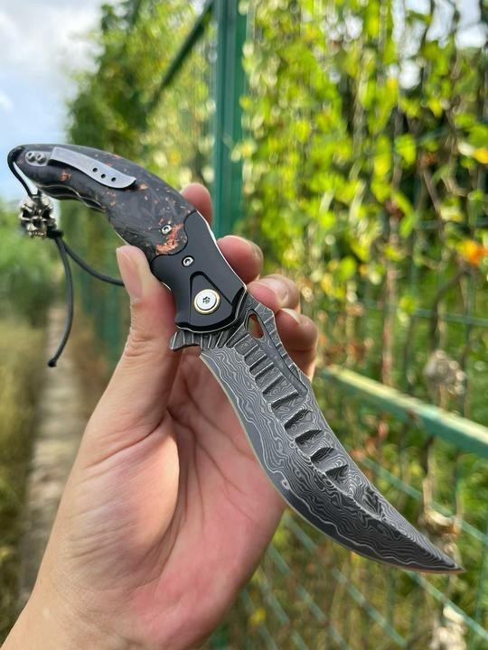 New Fast Opening VG10 Damascus Steel Blade Pocket Camping Folding Knife VTF104